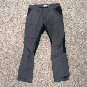 Fjallraven Abisko Lite Trekking Trousers in Dark Gray/Black